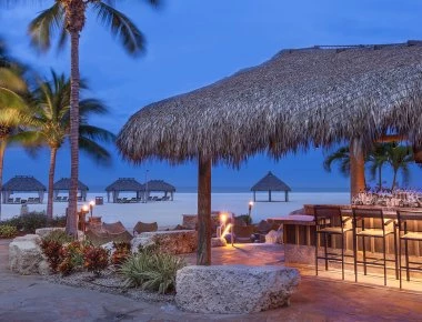 Τα 10 καλύτερα beach bars της Ελλάδας σύμφωνα με τον Guardian